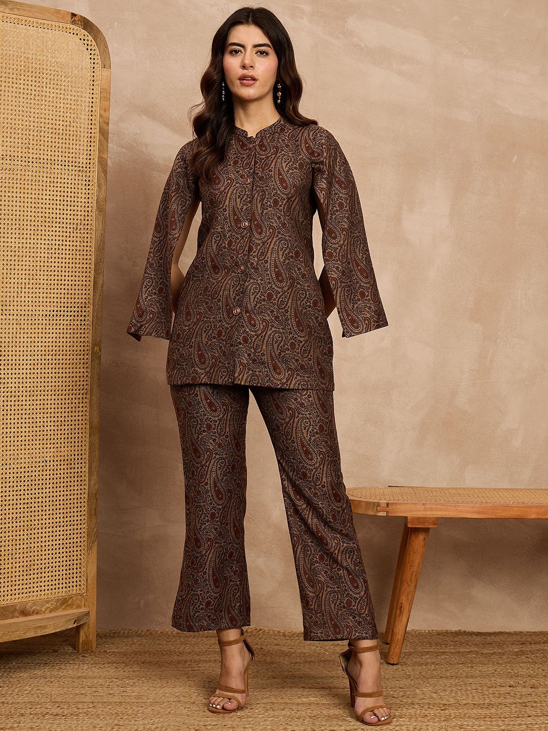 

Sangria Paisley Printed Mandarin Collar Pashmina Winter Top With Trousers, Brown