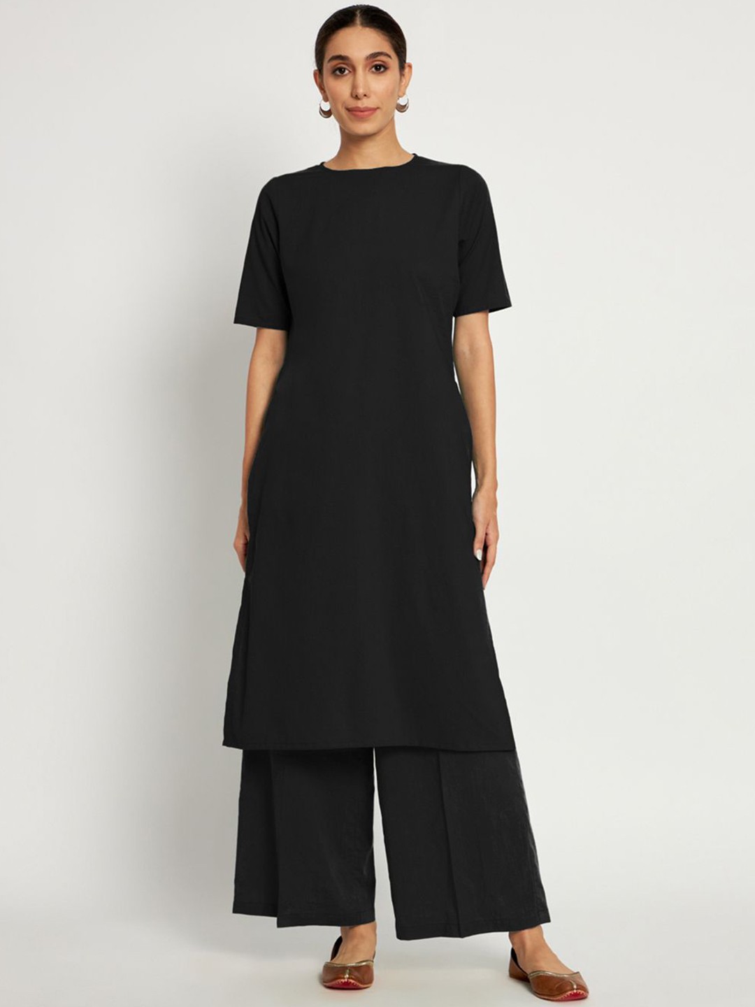 

Thevasa Short Sleeves Straight Kurta, Black