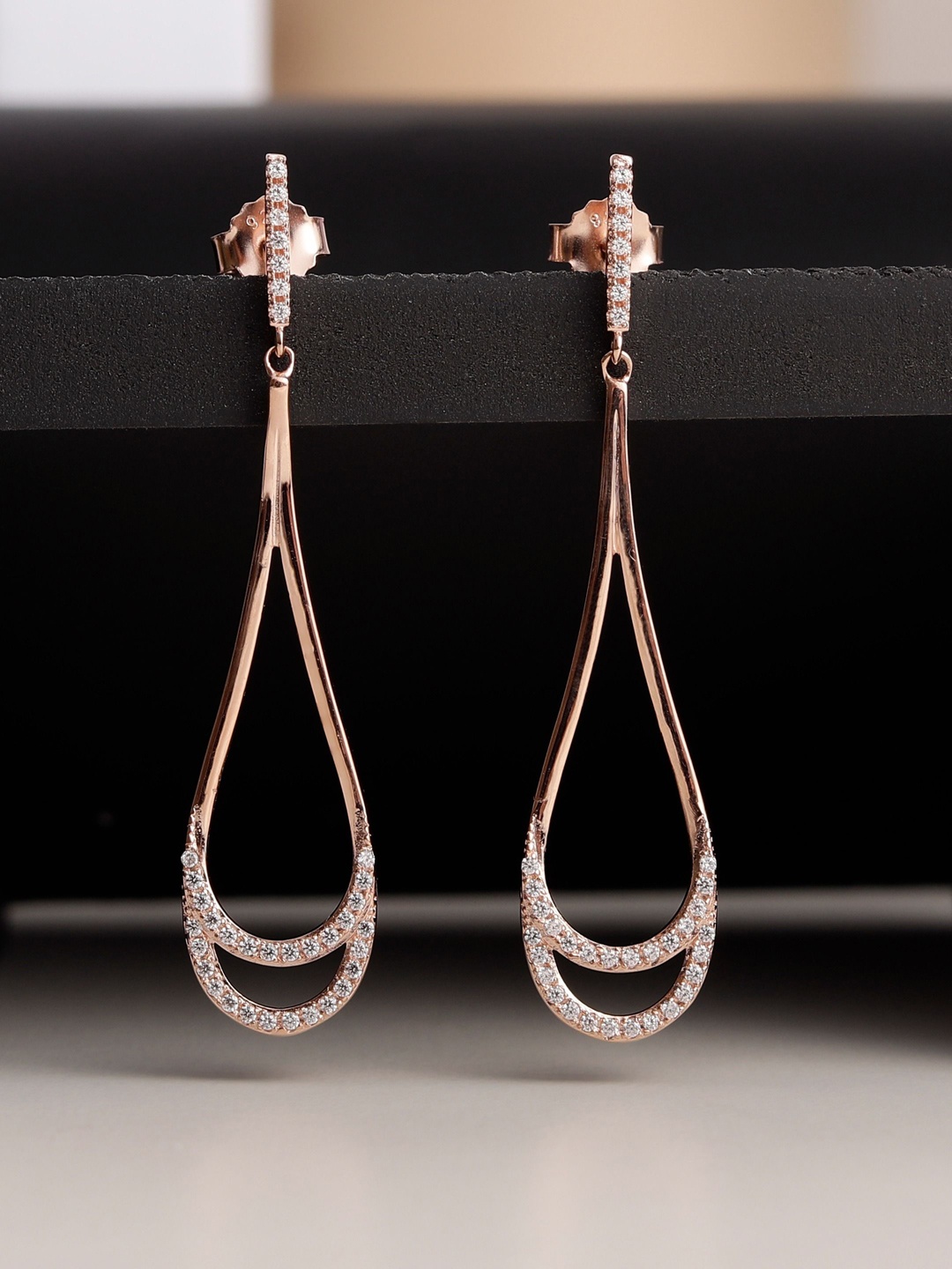 

DIAVO Rose Gold-Plated 925 Sterling Silver Cubic Zirconia Teardrop Shaped Hoop Earrings