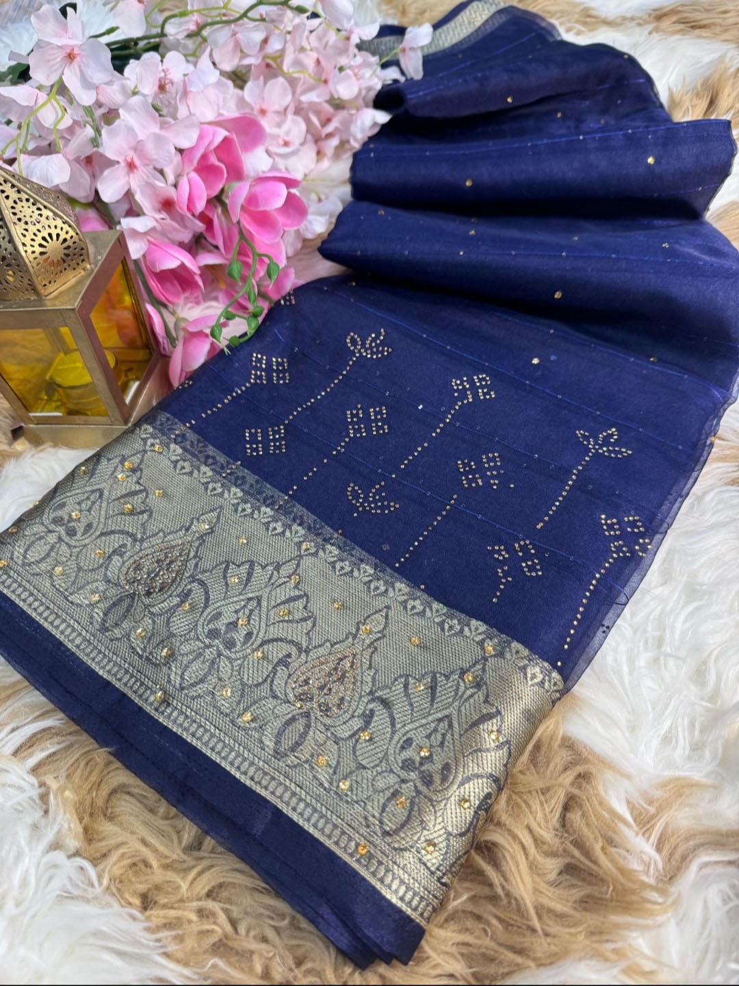 

DIVASTRI Ethnic Motifs Beads and Stones Organza Banarasi Saree, Navy blue