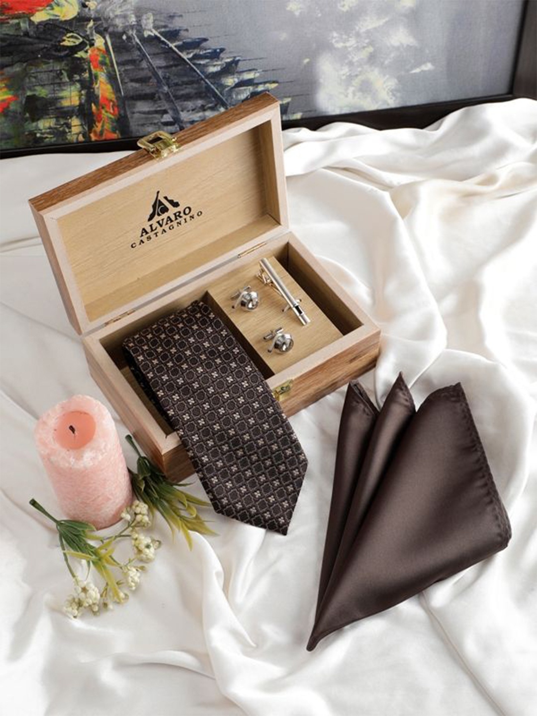 

Alvaro Castagnino Men Accessory Gift Set of Tie, Cufflinks, Pocket Square, Brown