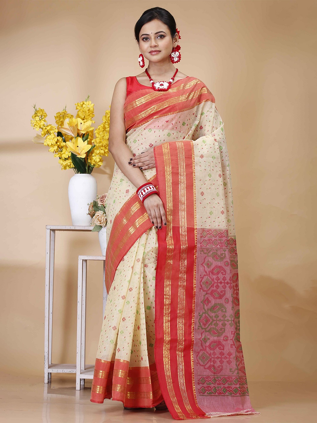 

Ruuprekha Zari Pure Cotton Taant Saree, Cream