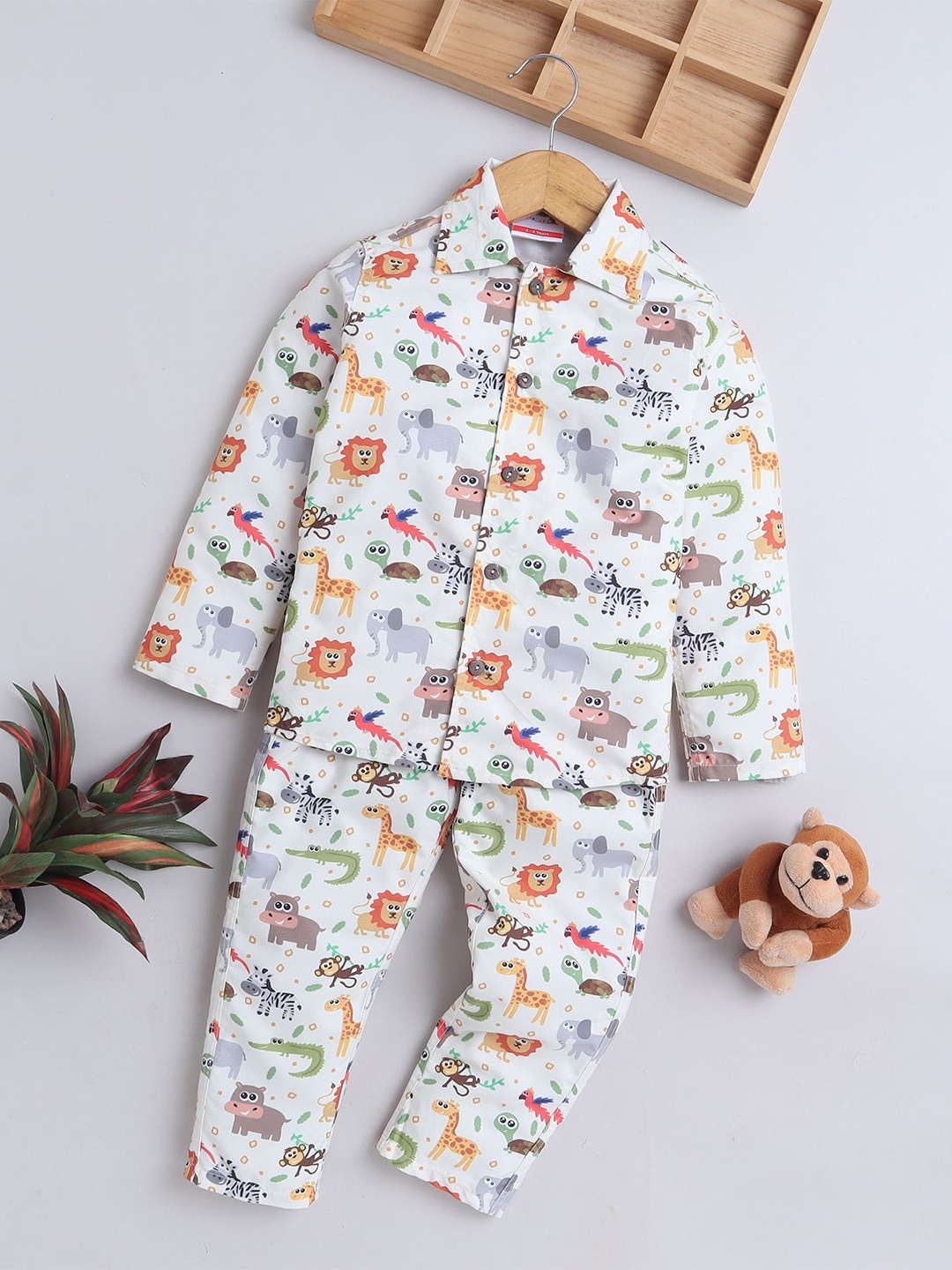 

BAATCHEET Boys Animal Printed Pure Cotton Night Suit, Off white