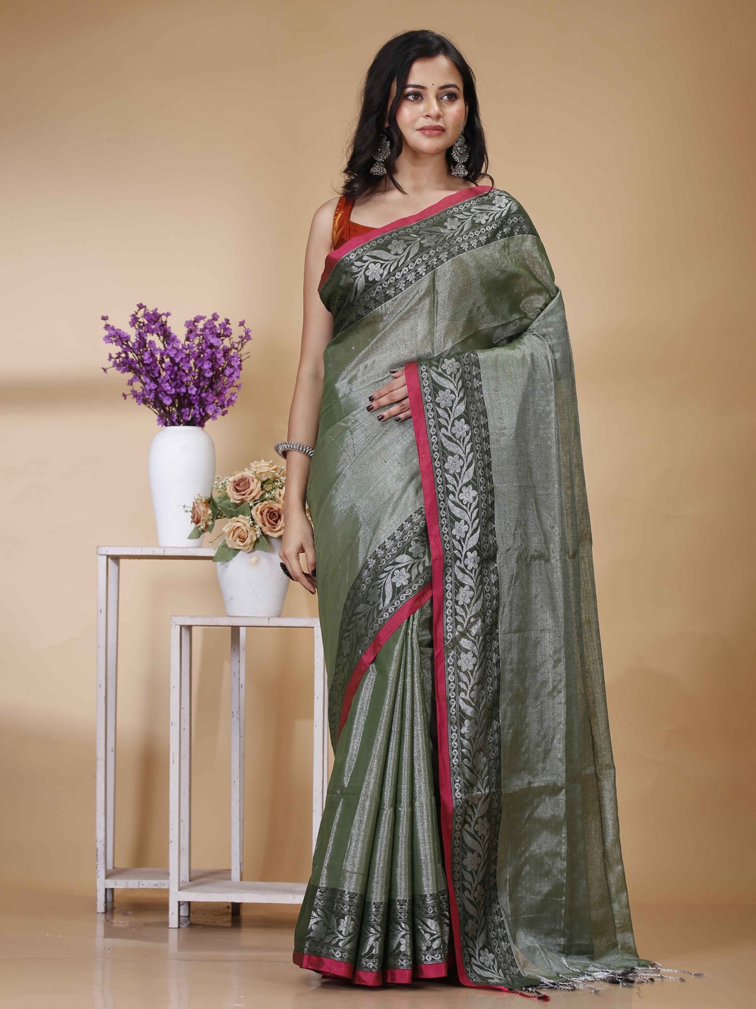 

Ruuprekha Floral Pure Cotton Khadi Saree, Green