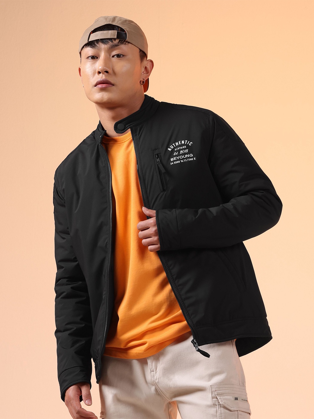 

Beyoung Men Mandarin Collar Typography Printed Casual Padded Jacket, Black