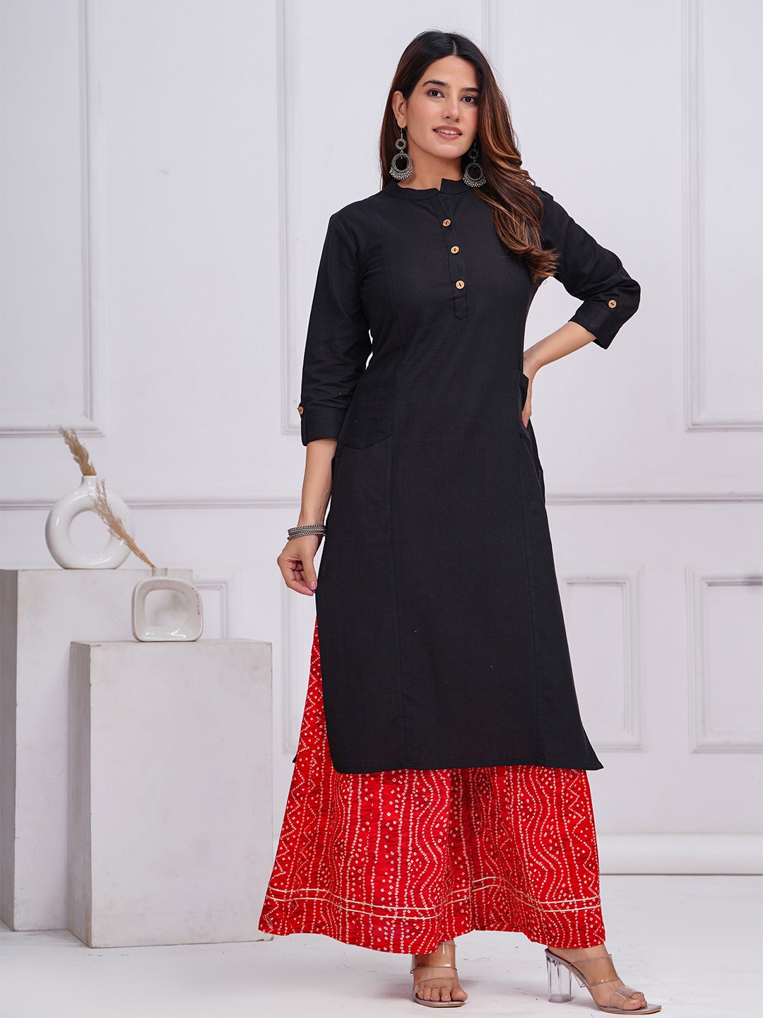 

Meeranshi Mandarin Collar Kurta, Black