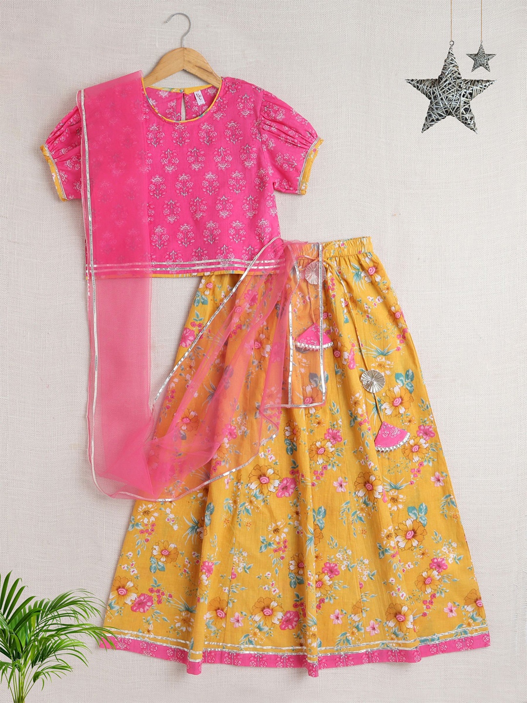 

The Magic Wand Girls Printed Ready to Wear Lehenga & Blouse With Dupatta, Pink