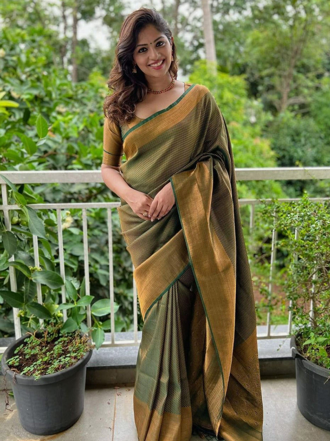 

Wuxi Woven Design Zari Pure Silk Banarasi Saree, Green