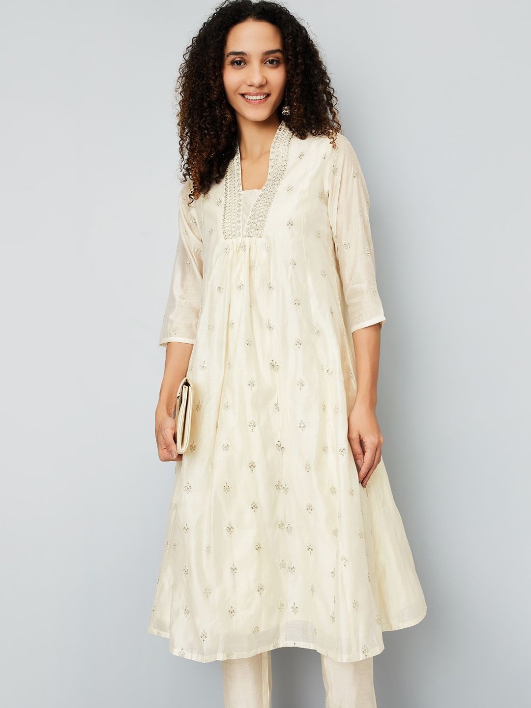 

max Floral Embroidered V-Neck Anarkali Kurta, Off white