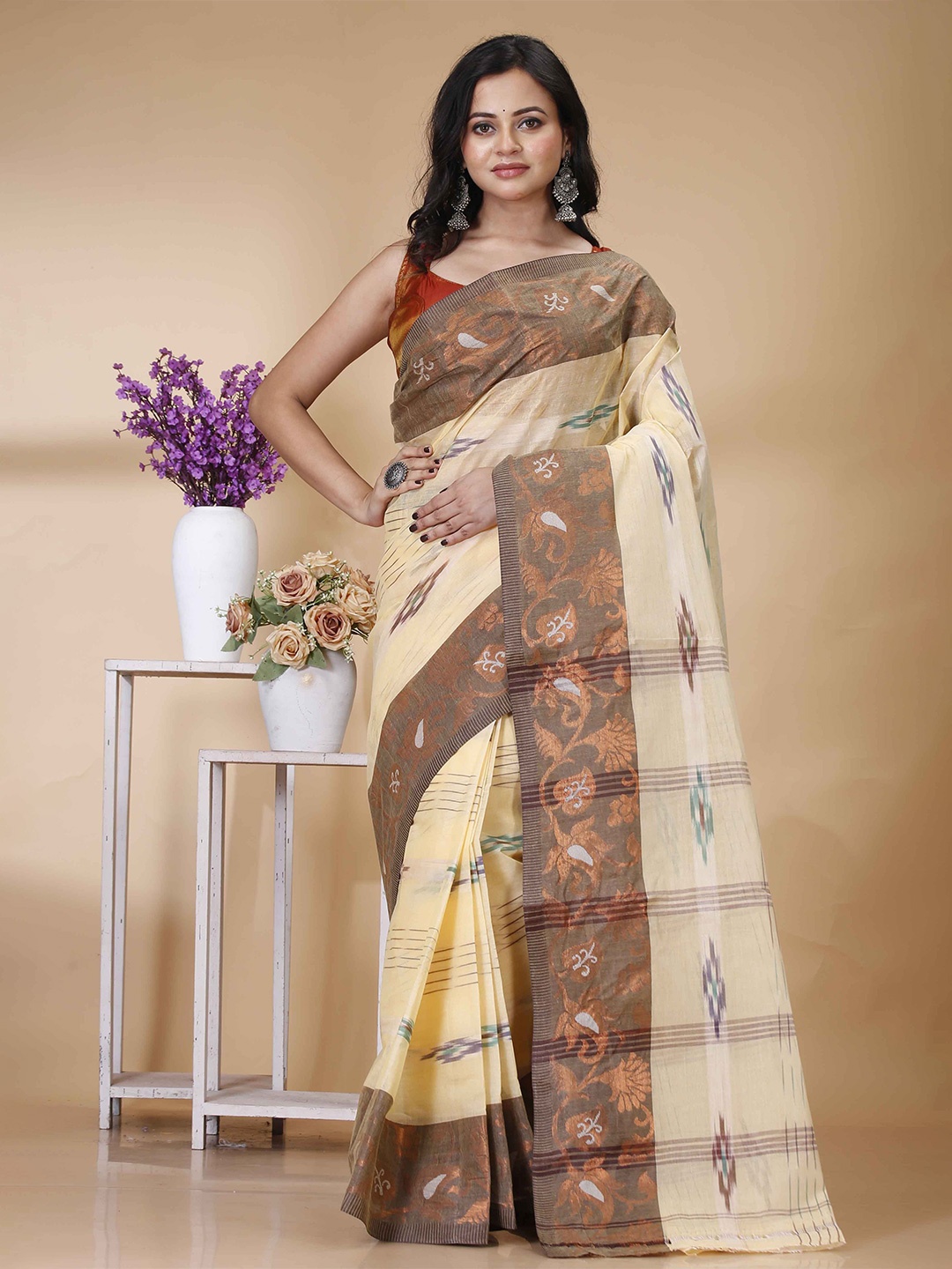 

Ruuprekha Woven Design Zari Pure Cotton Taant Saree, Cream