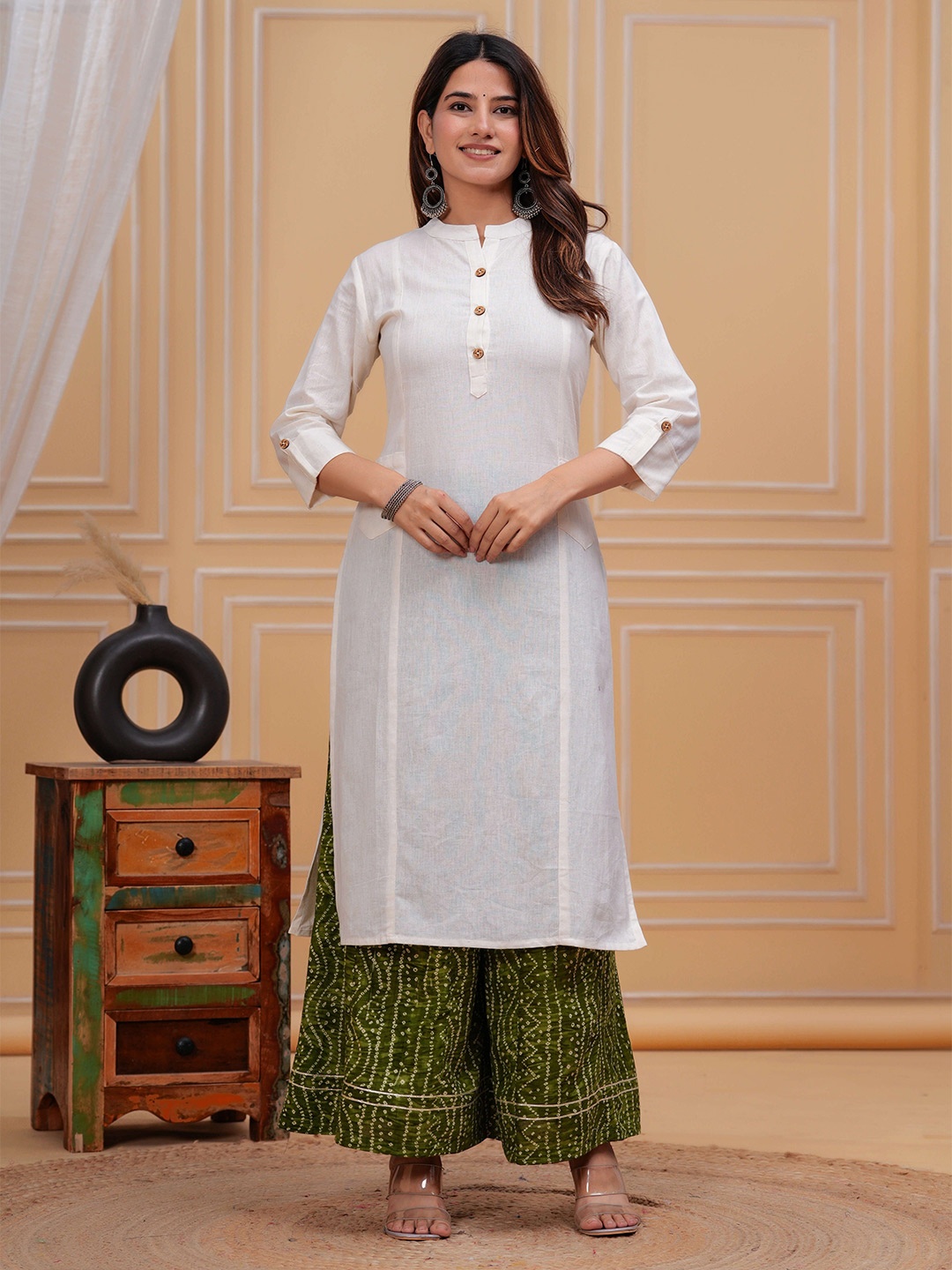 

Meeranshi Mandarin Collar Kurta, Off white