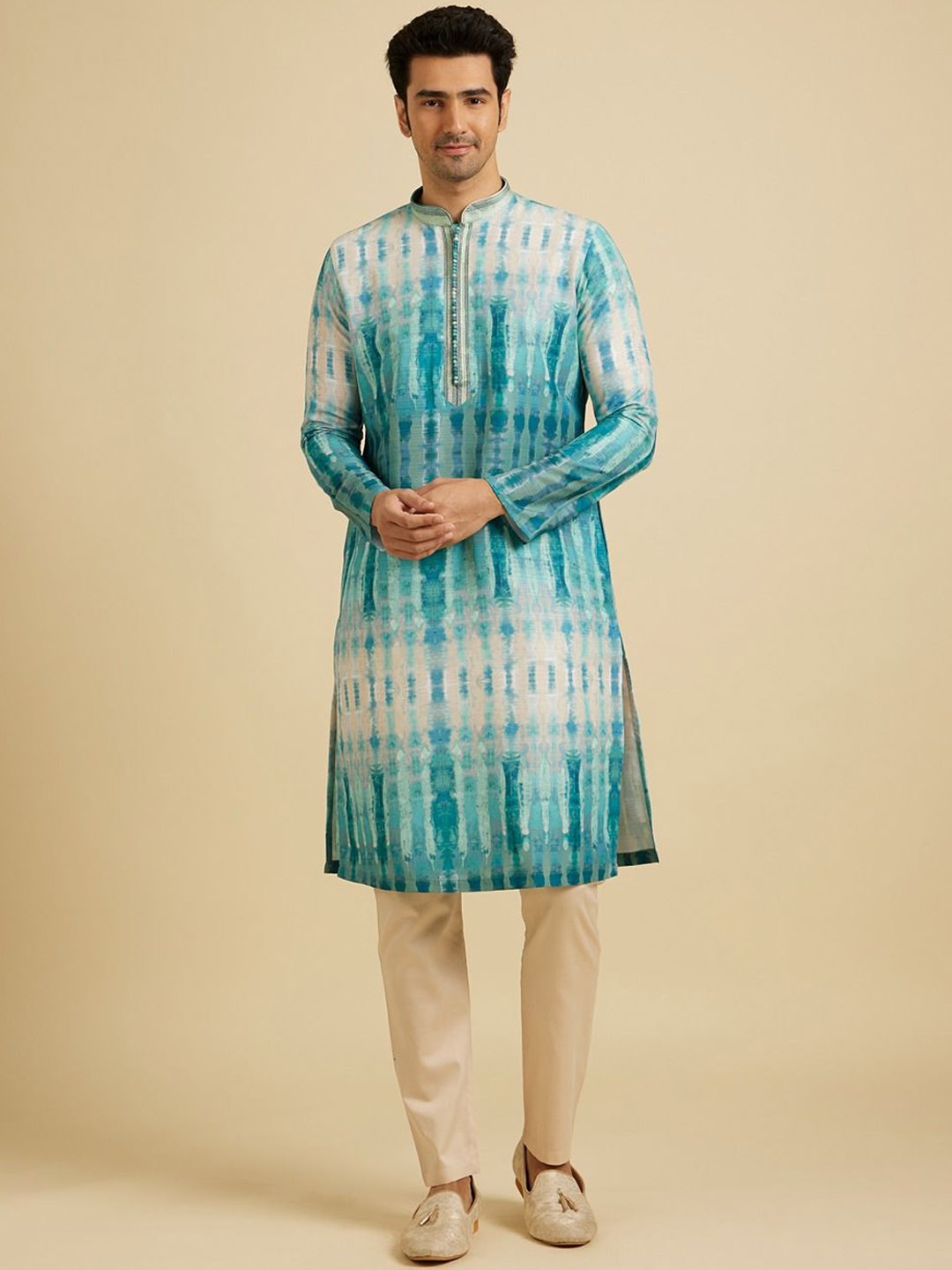 

Manyavar Abstract Printed Mandarin Collar Straight Kurta With Pyjamas, Blue