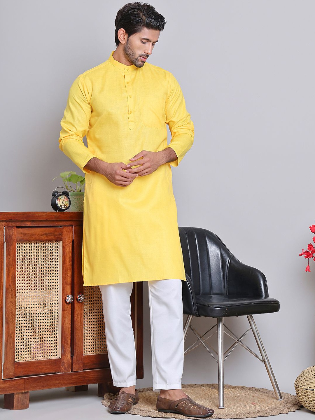 

Jompers Band Collar Straight Kurta With Trousers, Yellow