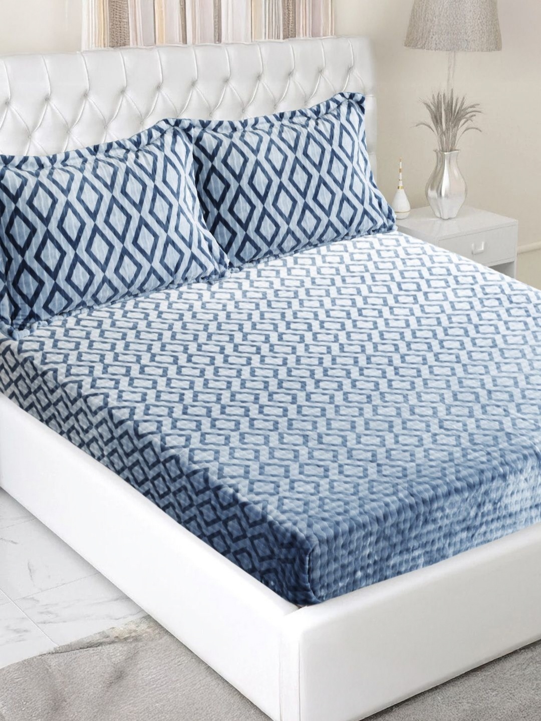 

GAPU & BALY Blue & White Geometric 300 TC Wool Queen Bedsheet Set 1.83 m x 1.98 m