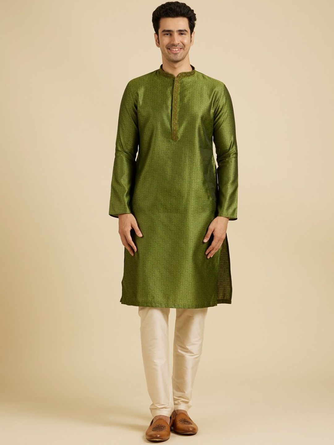 

Manyavar Floral Woven Design Mandarin Collar Straight Kurta With Pyjamas, Green