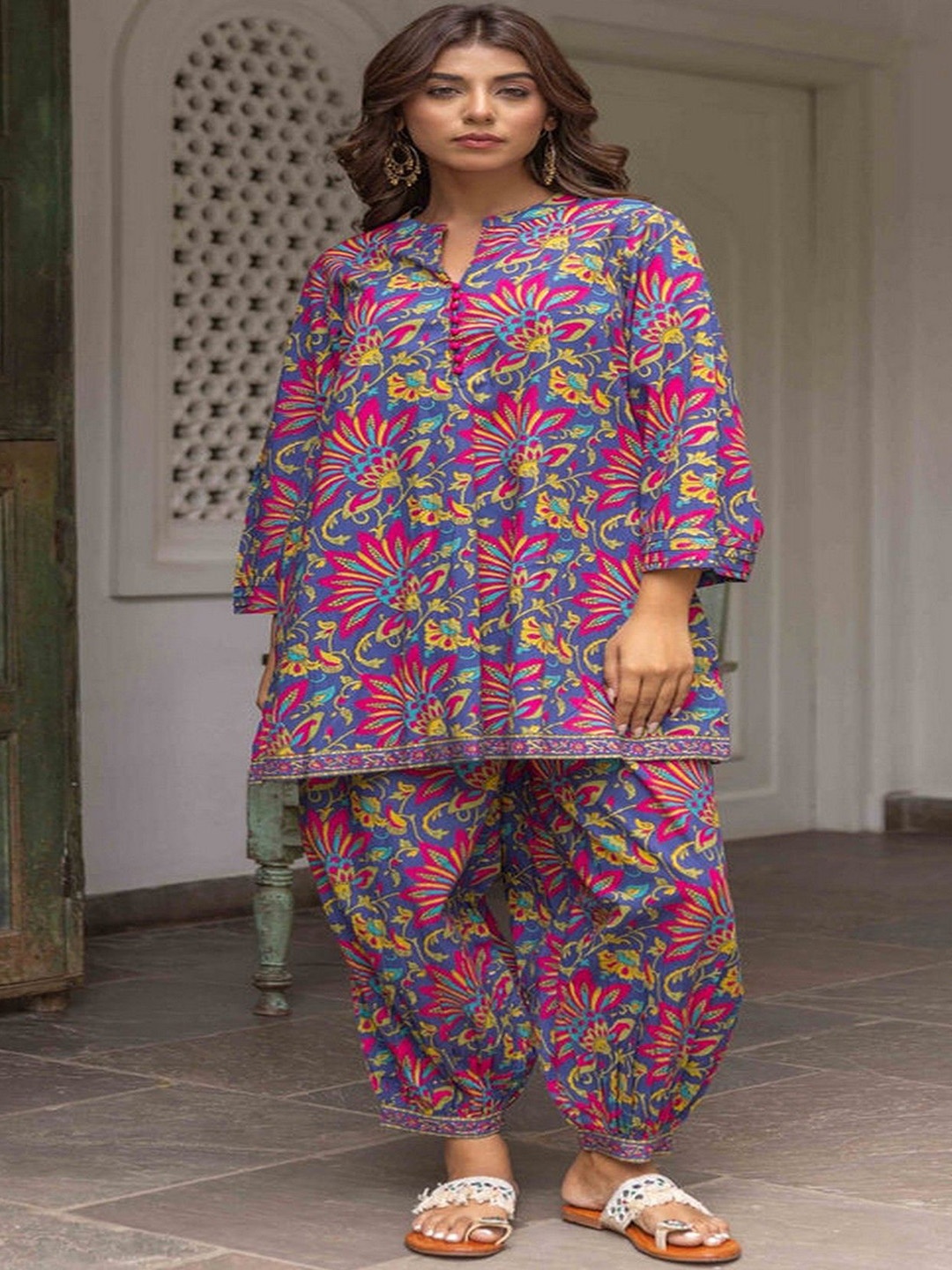 

KALINI Floral Printed Straight Kurta With Salwar, Blue