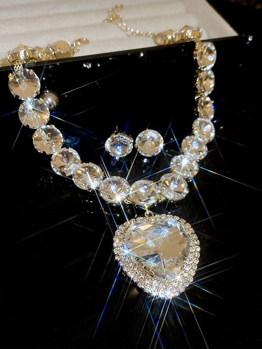 

DressBerry Silver-Plated Stone-Studded Necklace and Earrings