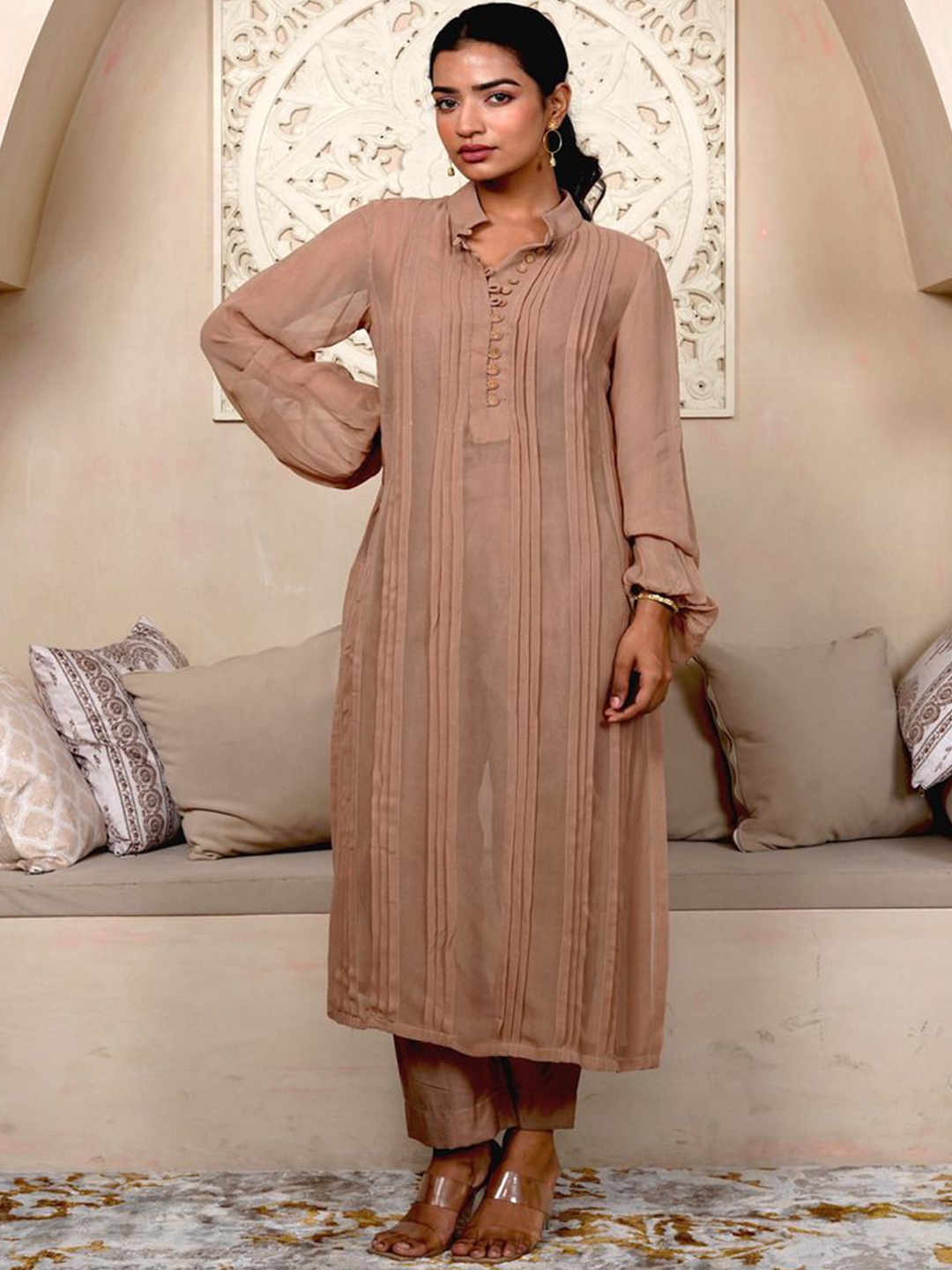 

IMRIE India Striped Straight Kurta with Trousers, Brown