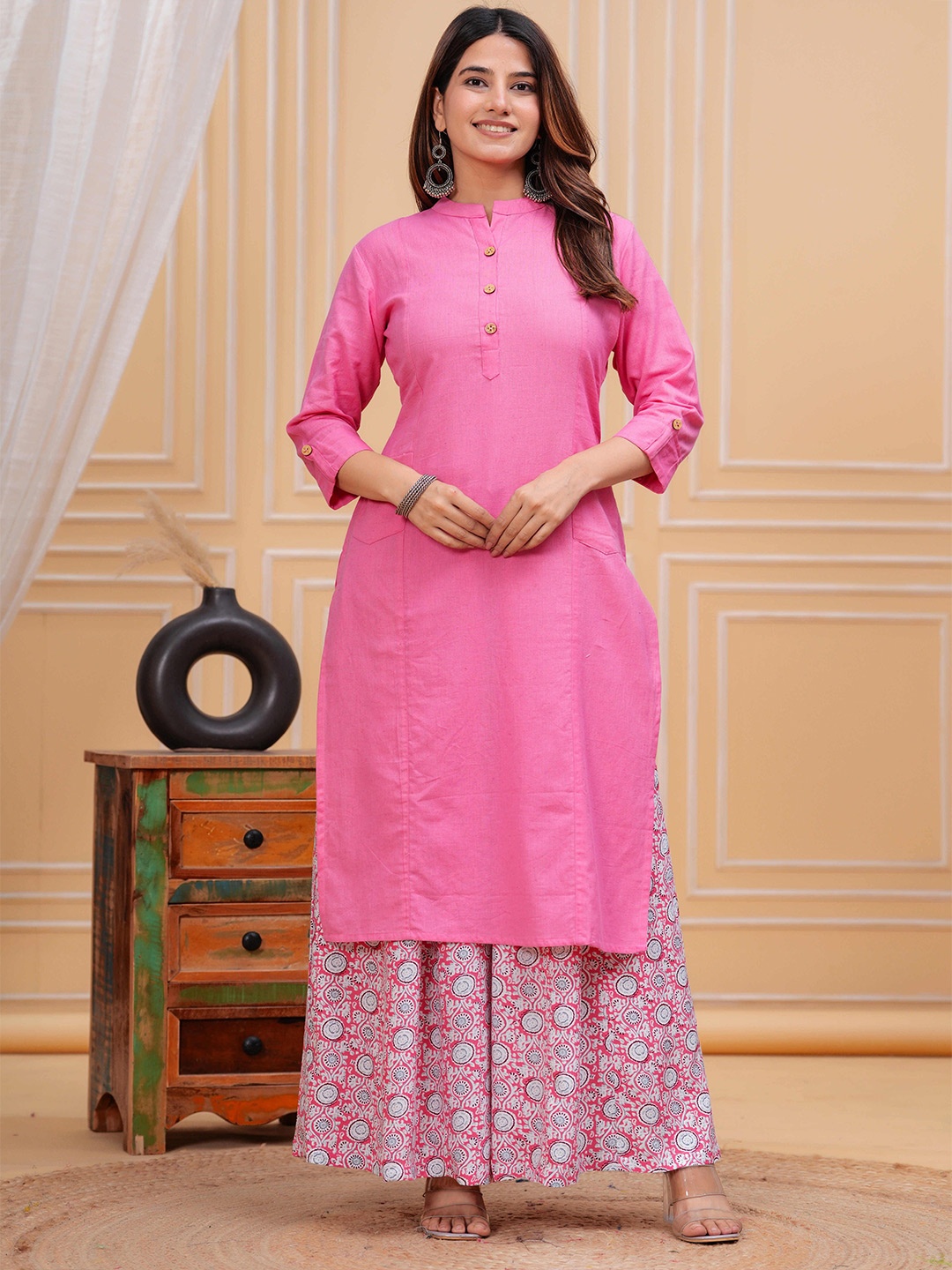 

Meeranshi Mandarin Collar Straight Kurta, Pink