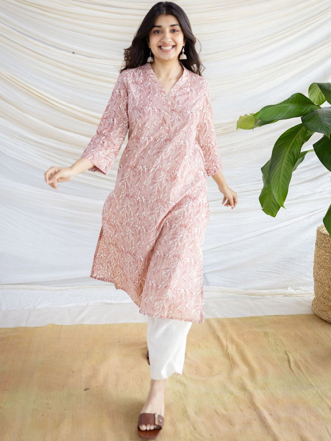 

THE INDIAN ETHNIC CO Printed Block Print Cotton Straight Kurta, Red