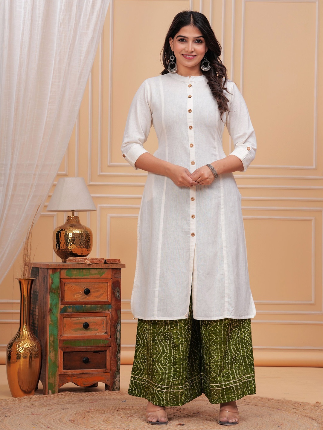 

Meeranshi Mandarin Collar Kurta, Off white