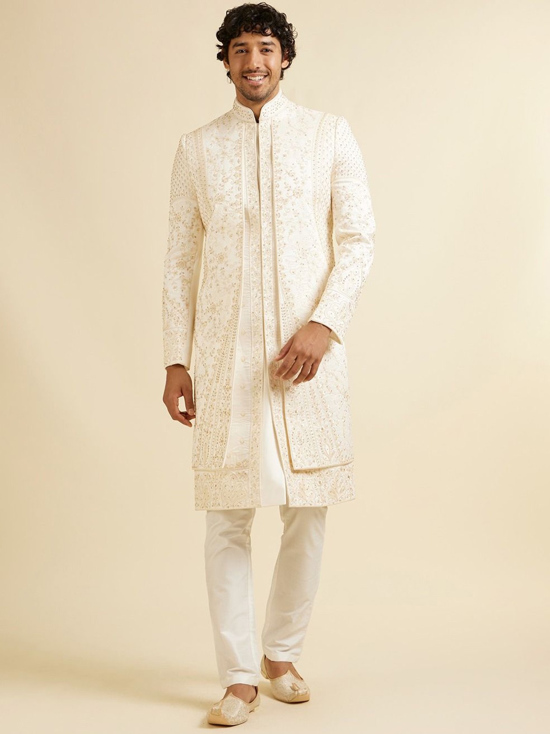 

Manyavar Men Thread Embroidered Zardozi Sherwani Set, Cream