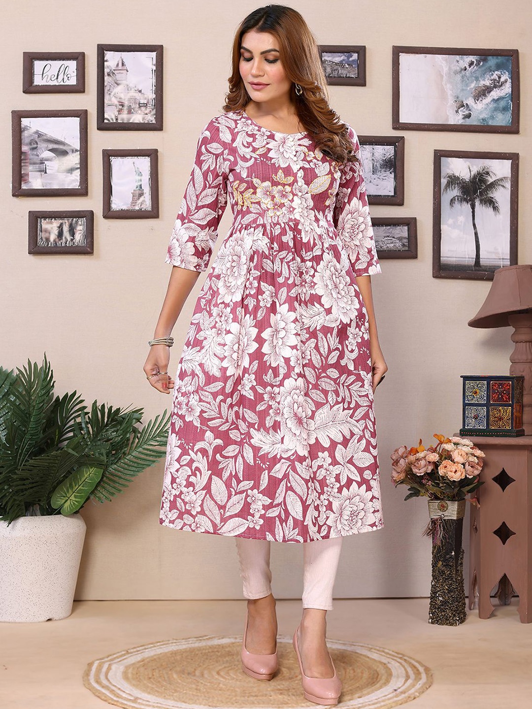 

Rangita Floral Printed Round Neck Three-Quarter Sleeves Regular Thread Work Anarkali Kurta, Pink