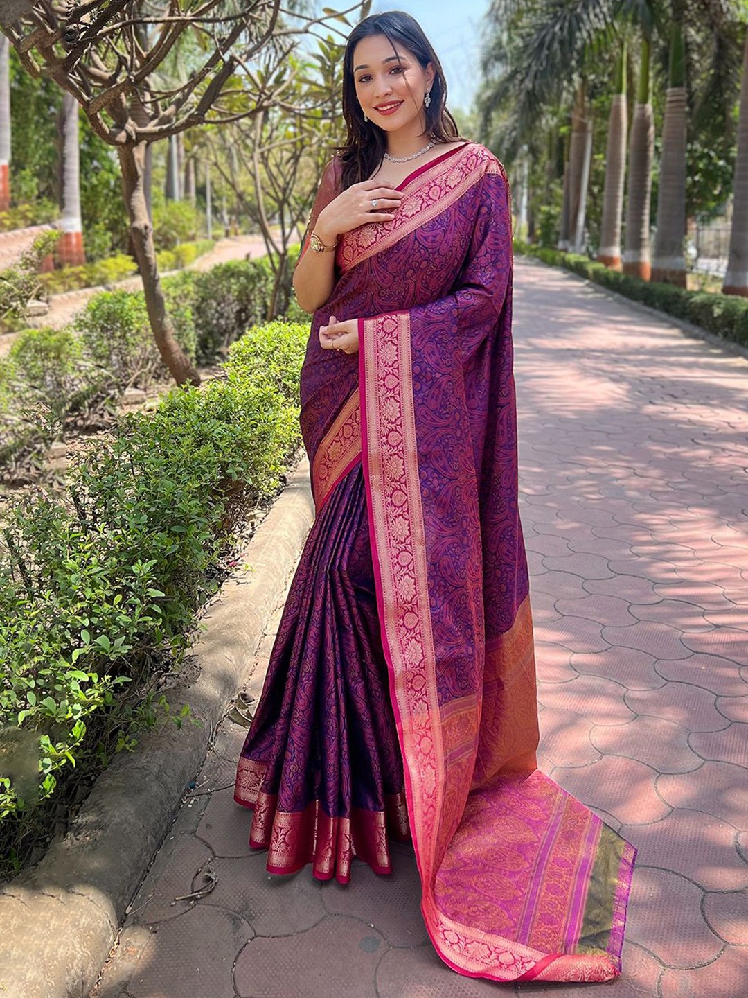 

Mitera Women Woven Design Zari Saree, Purple