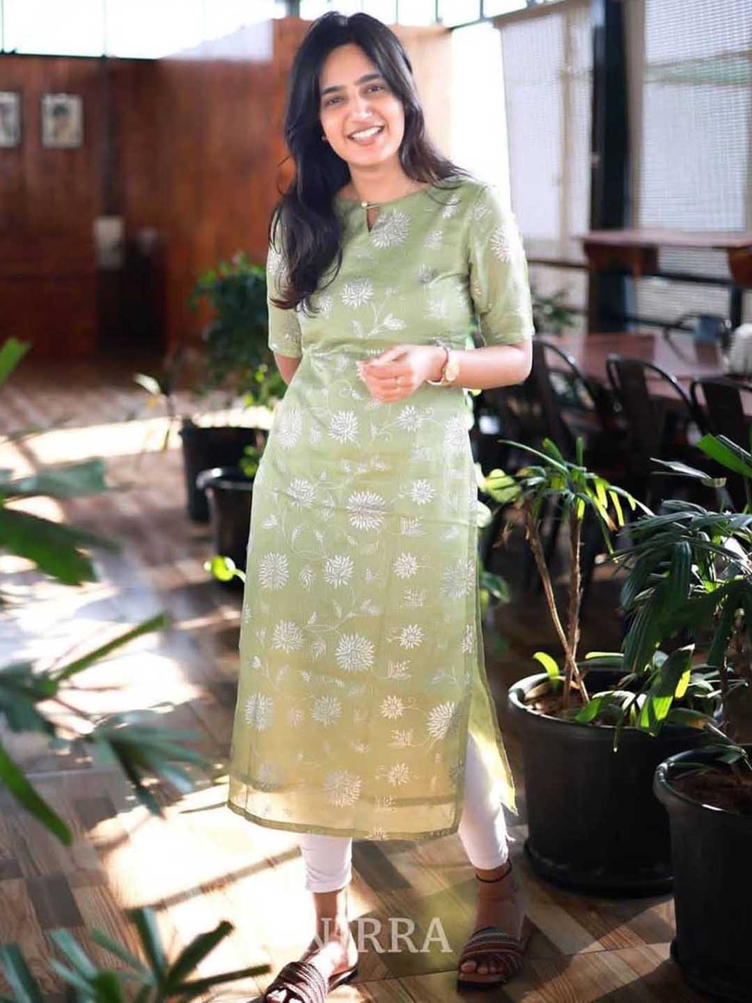 

Rujave Floral Printed Keyhole Neck Kurta, Green