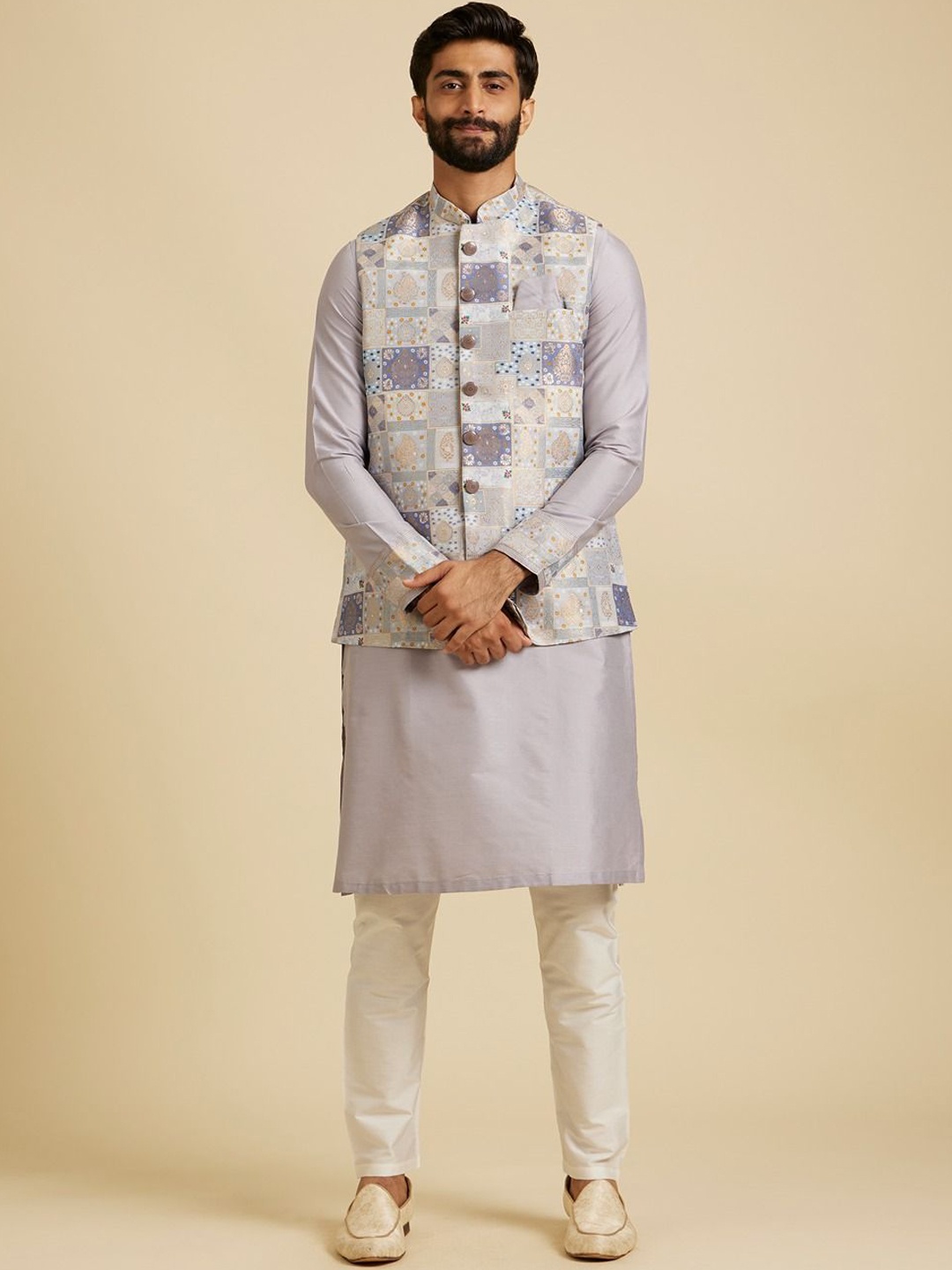 

Manyavar Men Solid Kurta & Pyjamas With Jacket, Purple