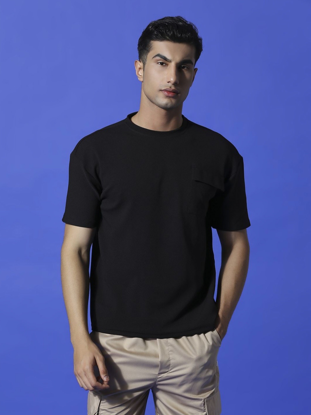 

HERE&NOW Men Solid Round Neck Cotton T-shirt, Black