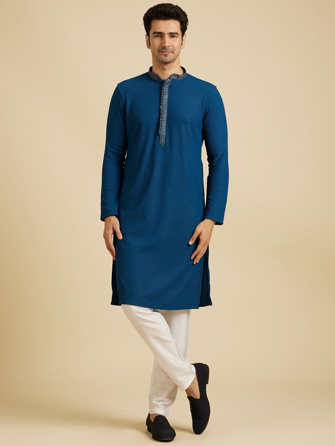 

Manyavar Mandarin Collar Geometric Embroidered Thread Work Kurta with Pyjama, Blue