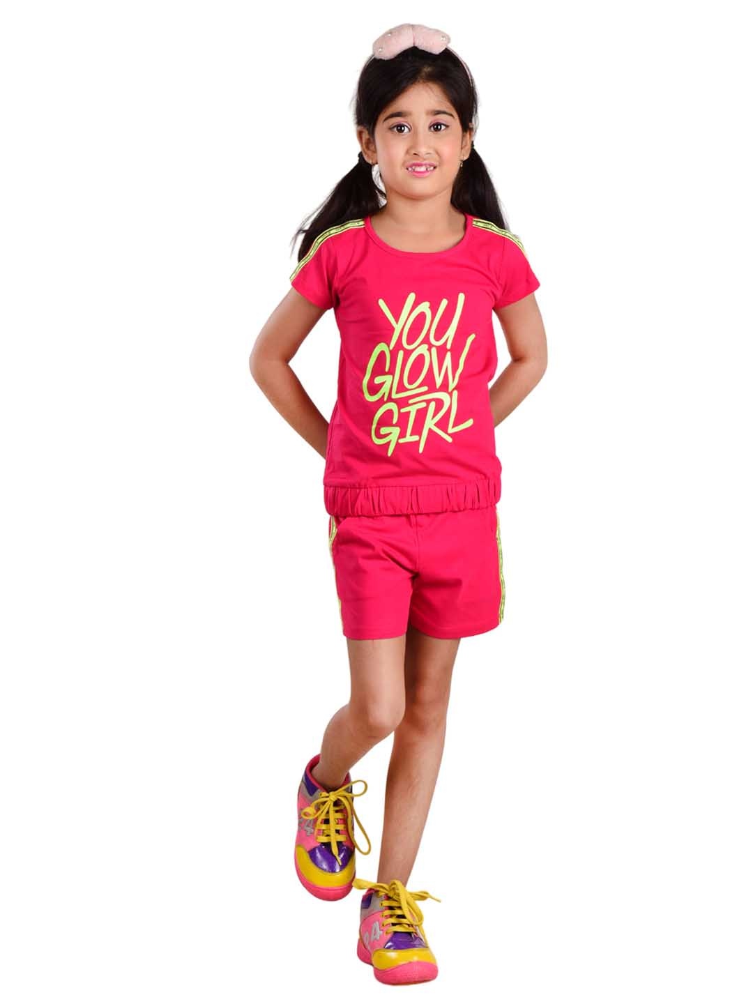 

Clothe Funn Girls Typography Printed Round Neck Top With Shorts, Pink