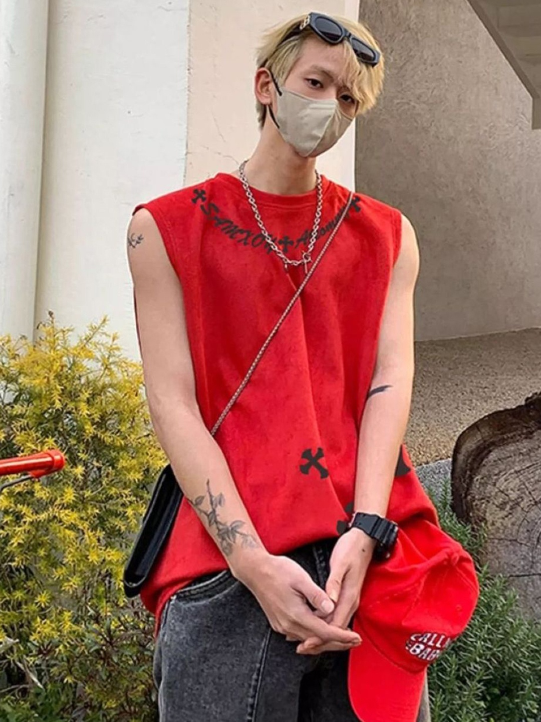 

HERE&NOW Men Graphic Printed Round Neck T-shirt, Red