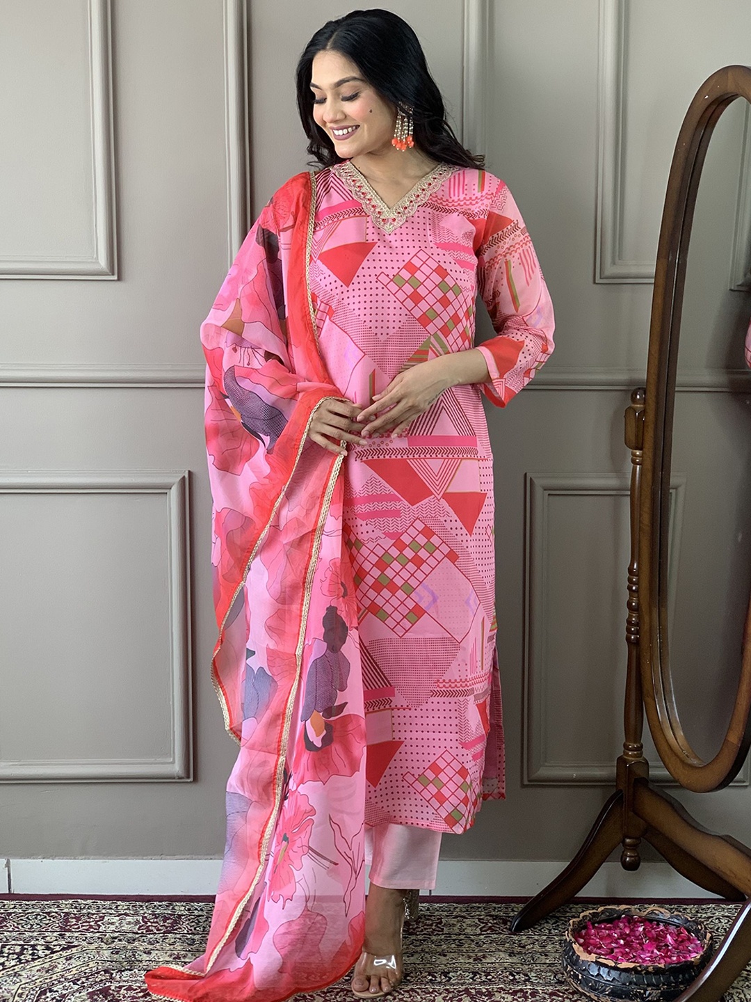

HERE&NOW Geometric Printed Regular Chanderi Silk Straight Kurta with Pyjamas & Dupatta, Pink