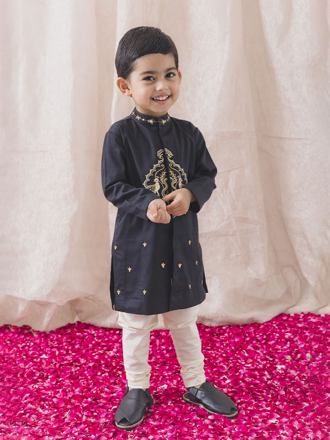 

Tiber Taber Boys Ethnic Motifs Embroidered Pure Cotton Straight Kurta With Trousers, Black