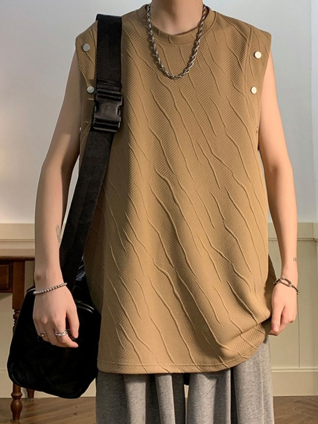 

HERE&NOW Men Self Design Round Neck Oversized T-shirt, Khaki