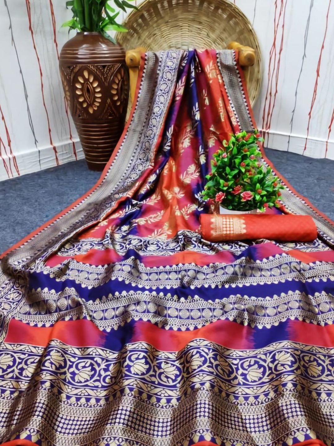 

Wuxi Woven Design Zari Pure Silk Banarasi Saree, Red