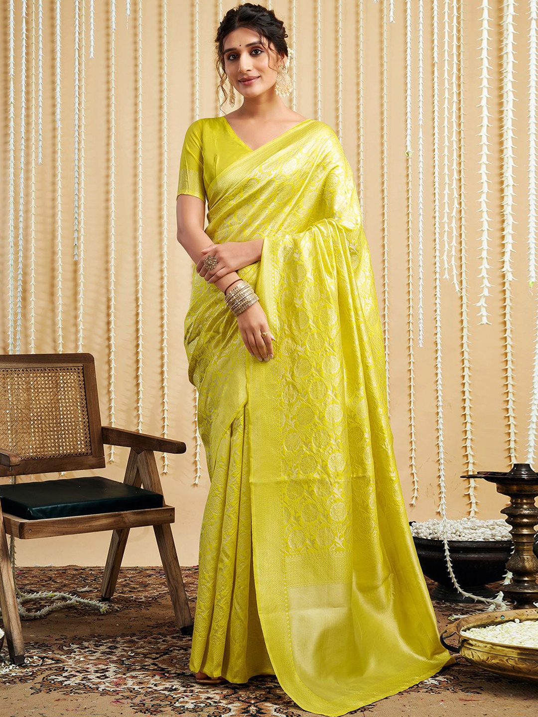 

KALINI Woven Design Zari Banarasi Saree, Yellow