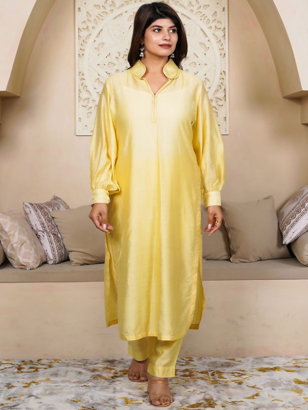 

IMRIE India Mandarin Collar Straight Kurta with Trousers, Yellow