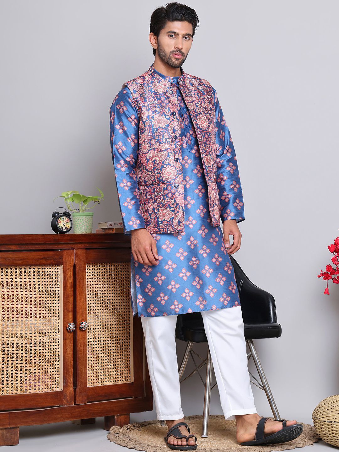 

Jompers Floral Printed Mandarin Collar Kurta With Pyjamas & Nehru jacket, Blue