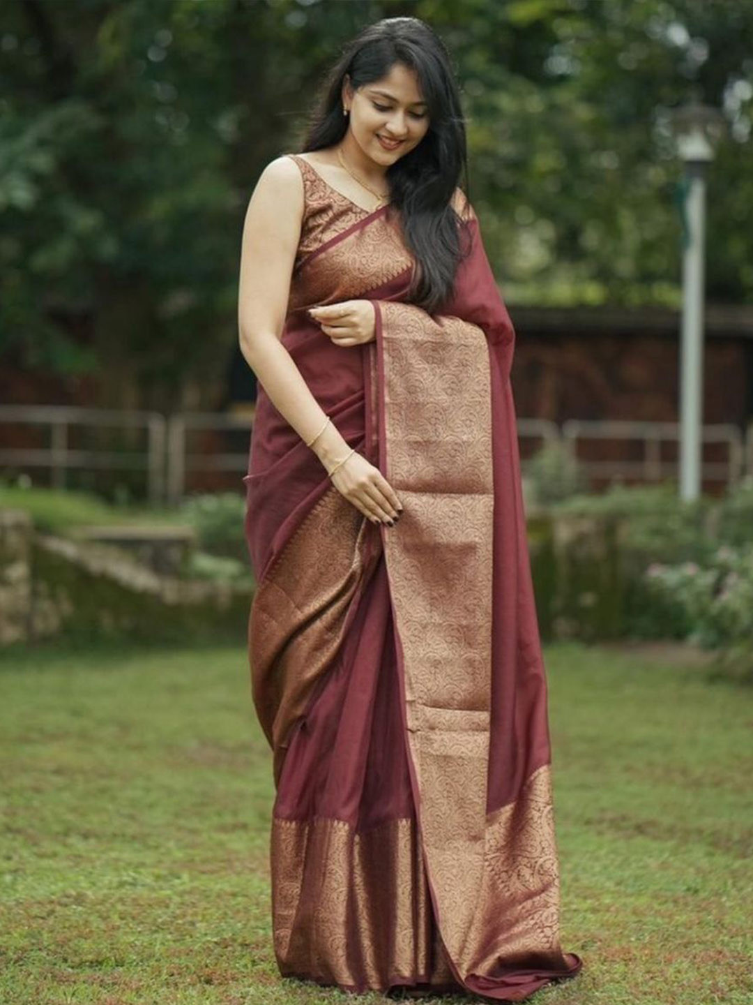 

Wuxi Woven Design Zari Pure Silk Banarasi Saree, Maroon