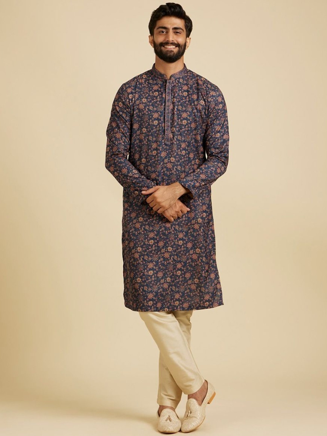 

Manyavar Floral Printed Mandarin Collar Straight Kurta With Pyjamas, Blue