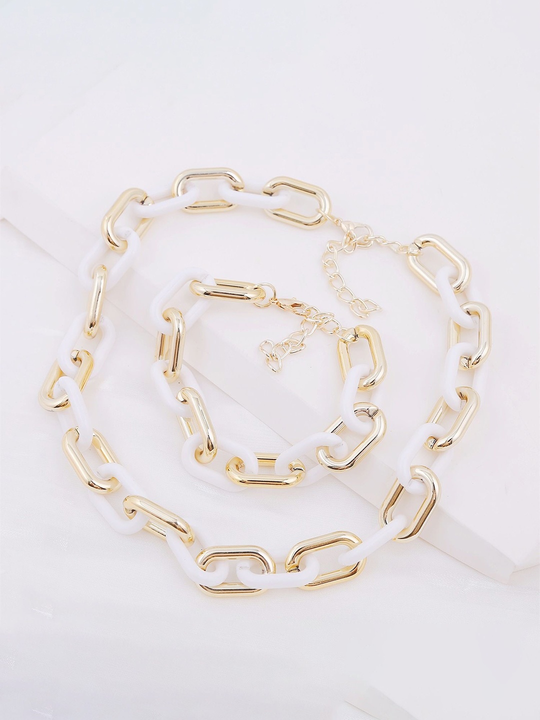 

StyleCast x Revolte Gold-Plated Layered Link Chains