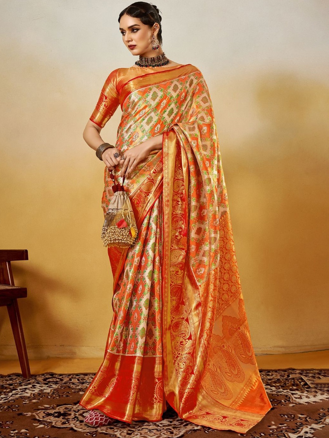 

DEVATITHI Floral Zari Silk Blend Banarasi Saree, Cream