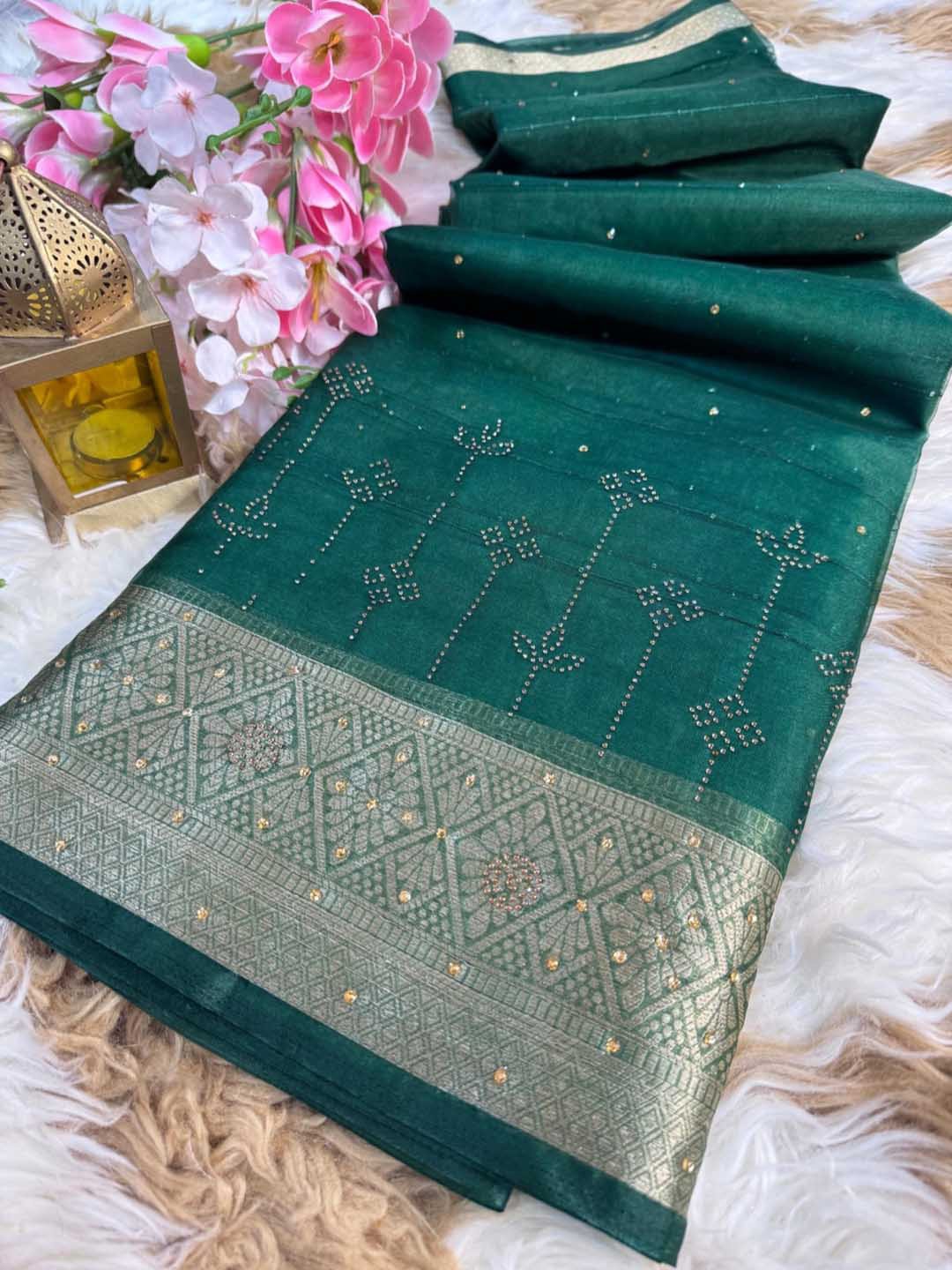 

DIVASTRI Ethnic Motifs Beads and Stones Organza Banarasi Saree, Green