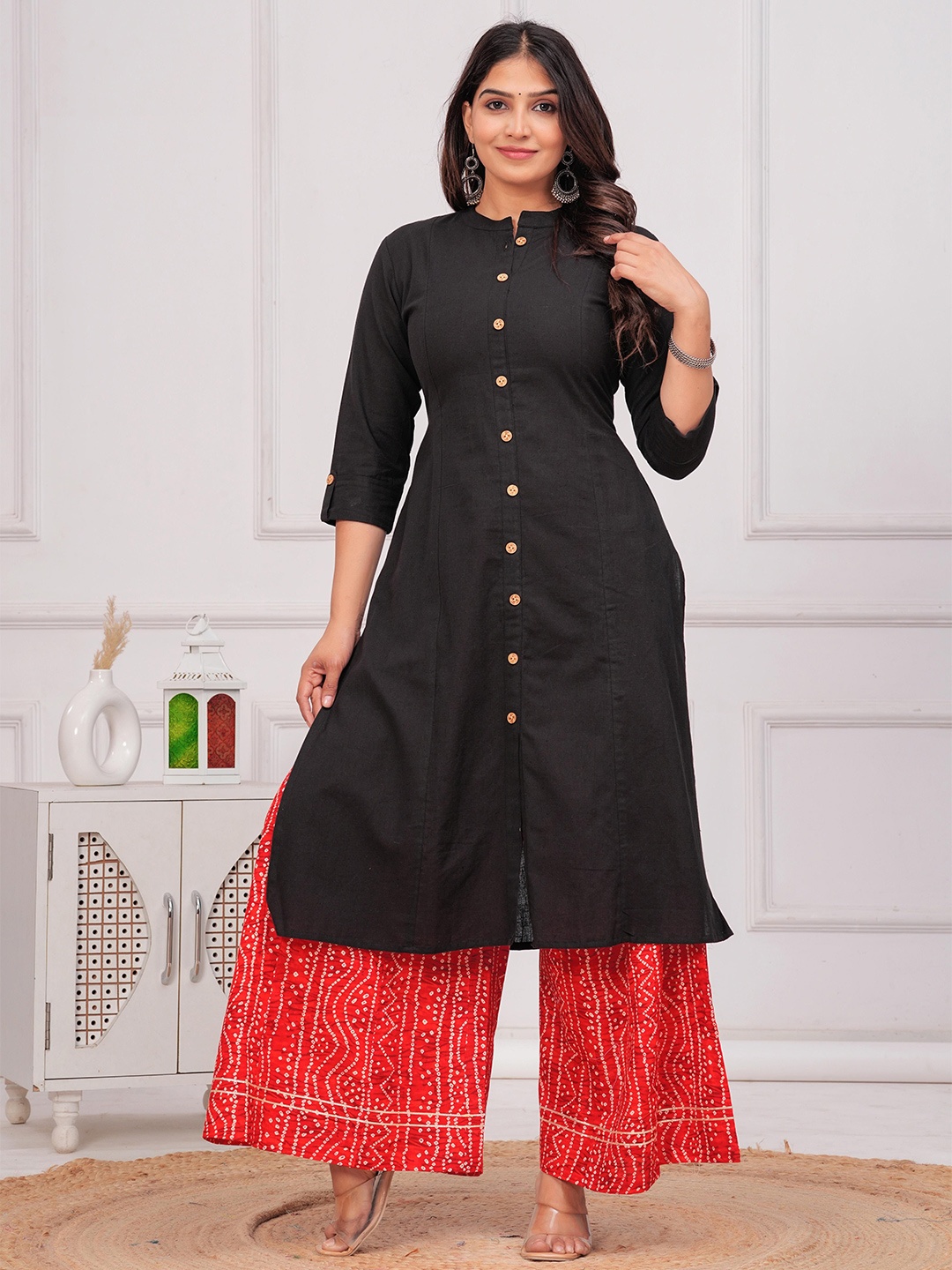 

Meeranshi Mandarin Collar Kurta, Black