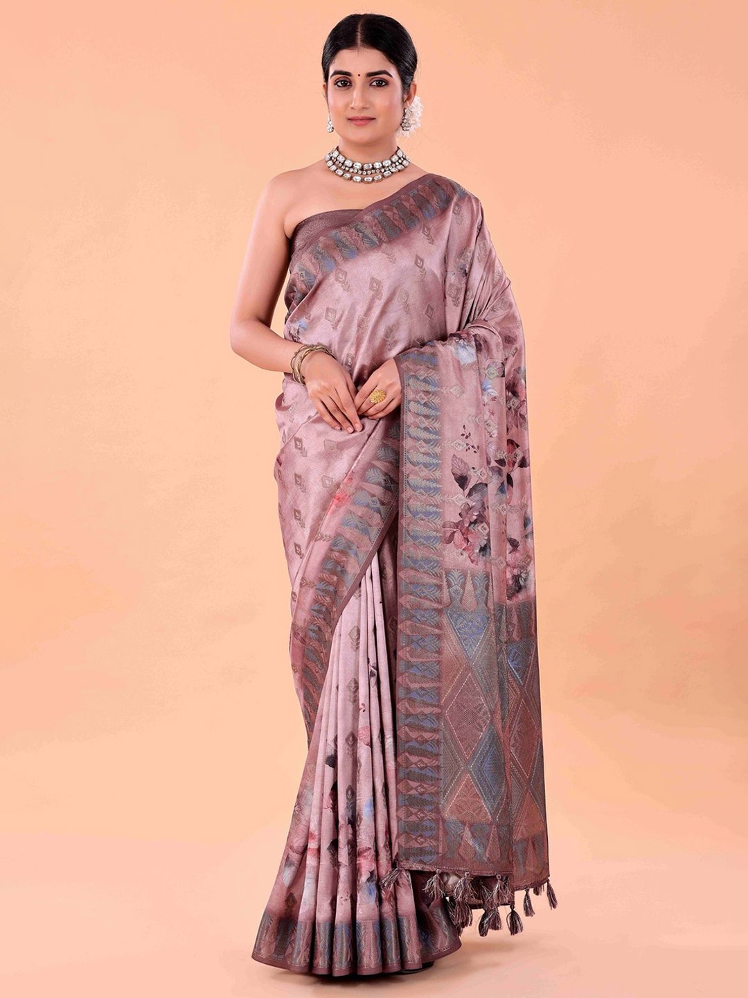 

NAAREE COLLECTION Floral Printed Saree, Peach