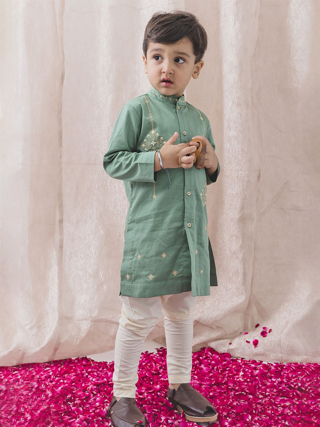 

Tiber Taber Boys Embroidered Regular Pure Cotton Kurta with Trousers, Green