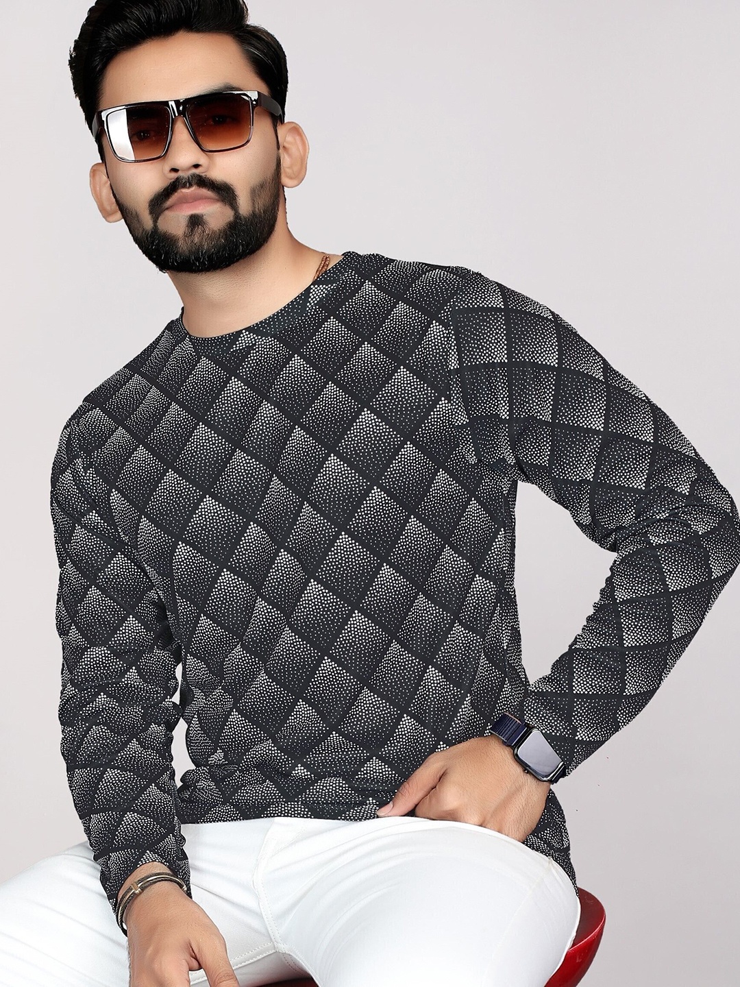 

STI Men Checked Round Neck T-shirt, Black